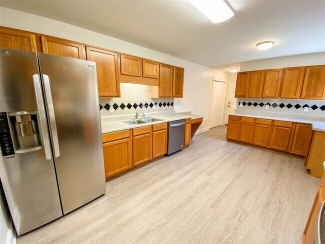 Building Photo - 1301 Sumerlin Dr