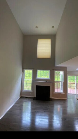 Building Photo - 186 Birchwood Dr