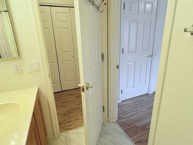 Building Photo - Spacious 4BR/3BA Two-Story Home Near Sabino Canyon