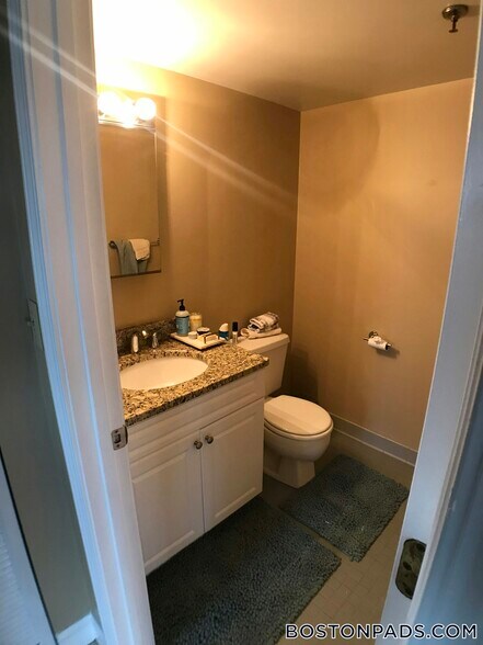 Building Photo - 15 N Beacon St