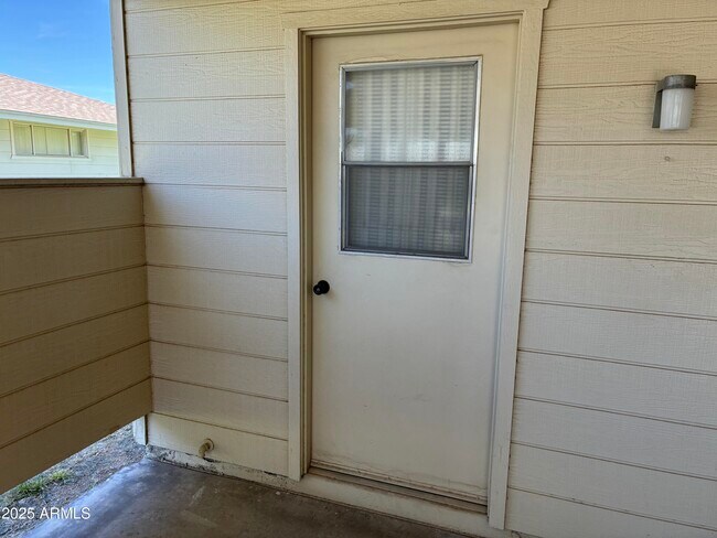 Building Photo - 10120 W Kingswood Cir