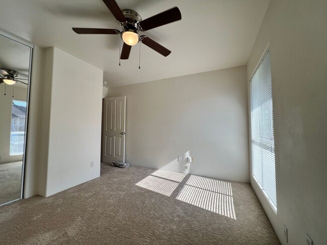 Building Photo - 75-6081 Alii Drive #BB203