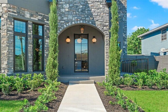 Building Photo - 807 W Park Ave