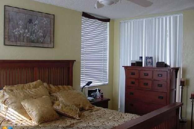 Building Photo - 1831 Sabal Palm Dr