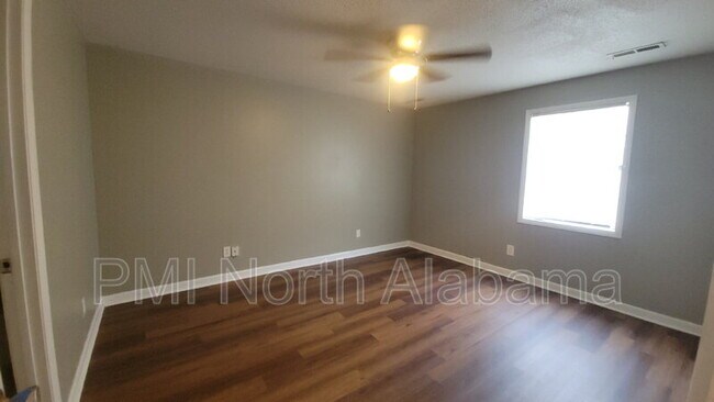 Building Photo - 4423 Bonnell Dr
