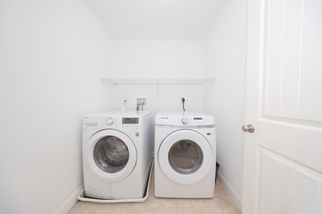 Building Photo - 4 Cyrus Way