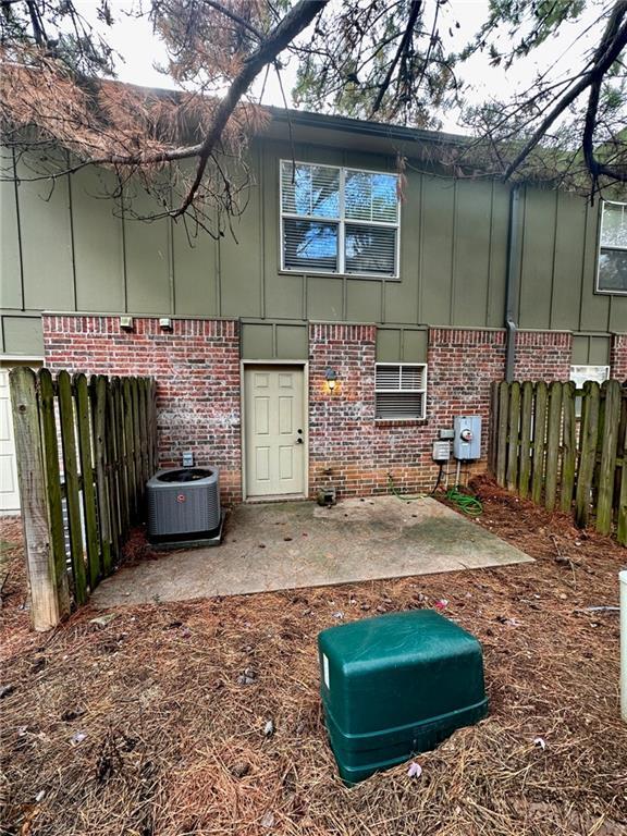 Building Photo - 2209 Ellington Dr