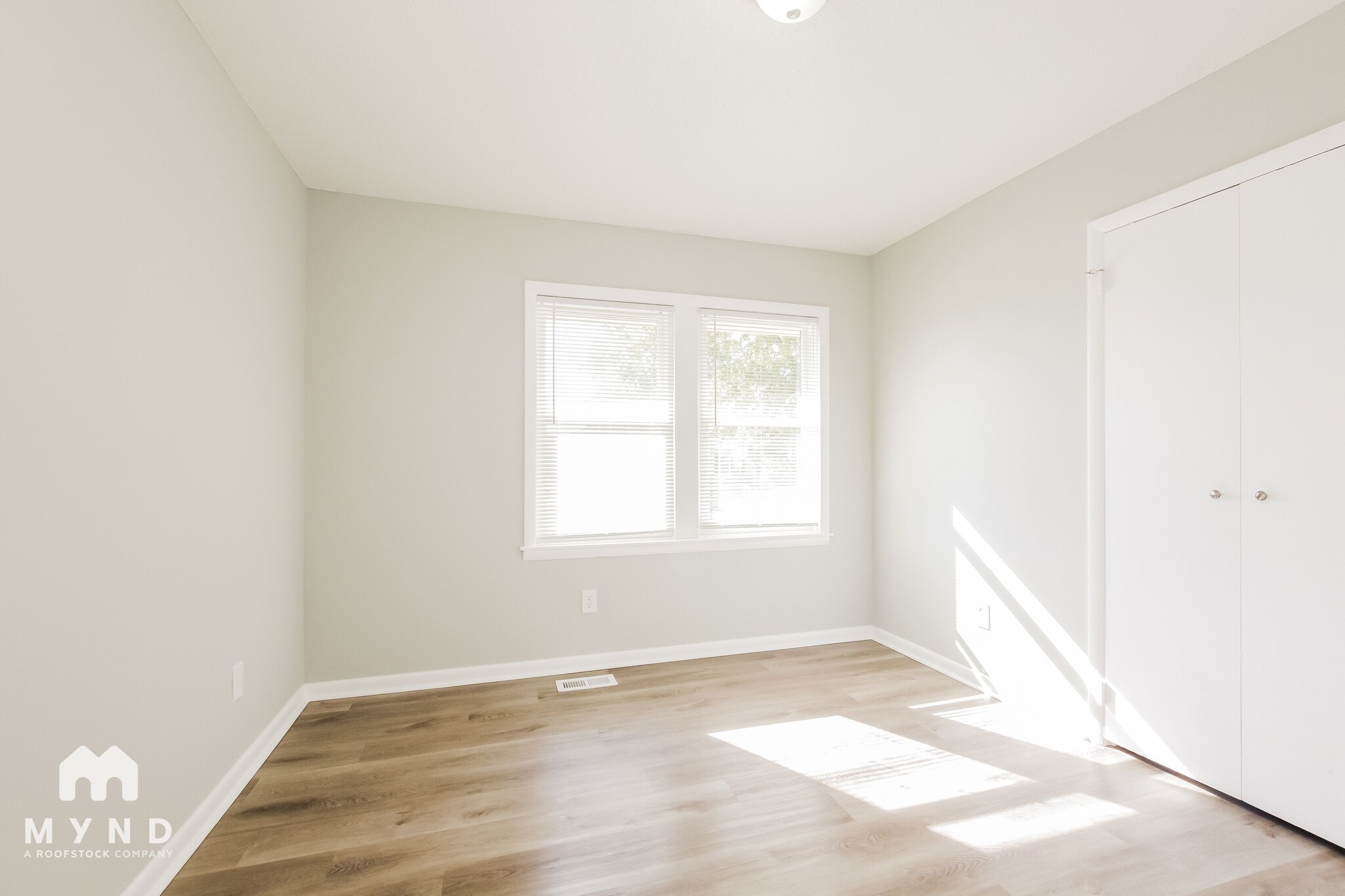 Building Photo - 1418 Gaston Way