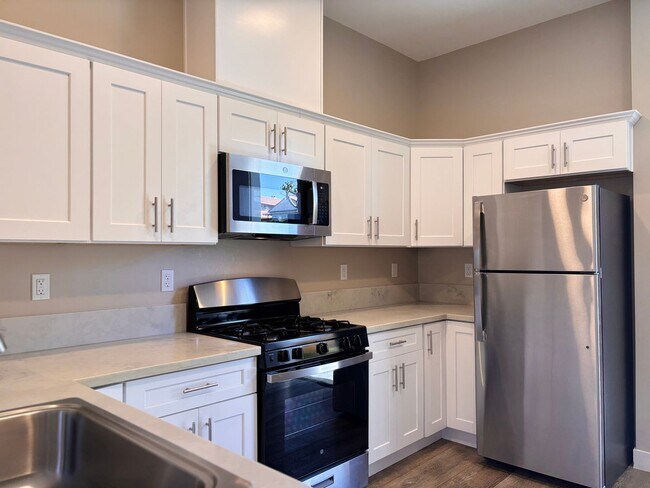 Building Photo - 2 Bed 2 Bath for Rent in Escondido