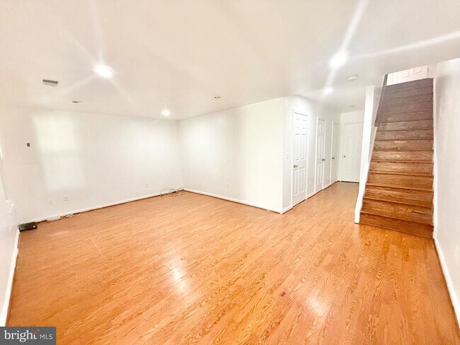 Building Photo - 8594 Enochs Dr