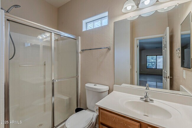 Building Photo - 519 E Rainbow Dr