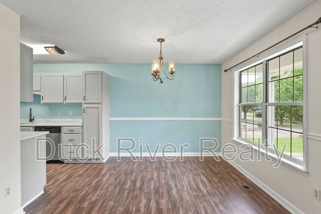 Building Photo - 1712 University Dr