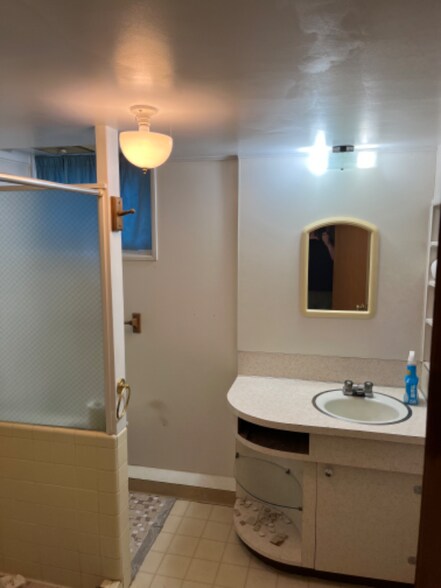 Building Photo - 928 2nd Ave NW