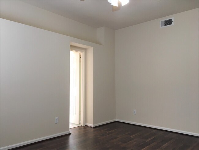Building Photo - 3318 Kempwood Dr