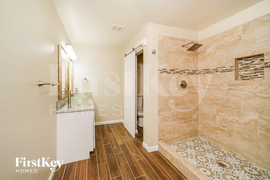 Building Photo - 3947 Key W Way