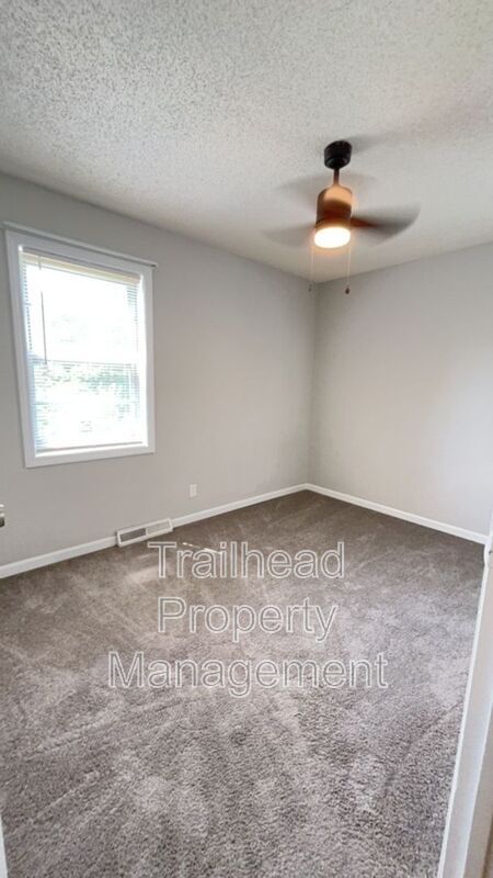 Building Photo - 8105 NE San Rafael Dr