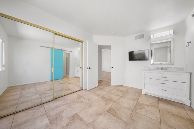 Building Photo - 40492 Bay Hill Way