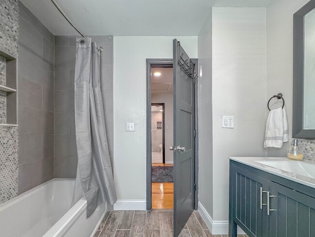 Building Photo - 1044 Seminole Dr