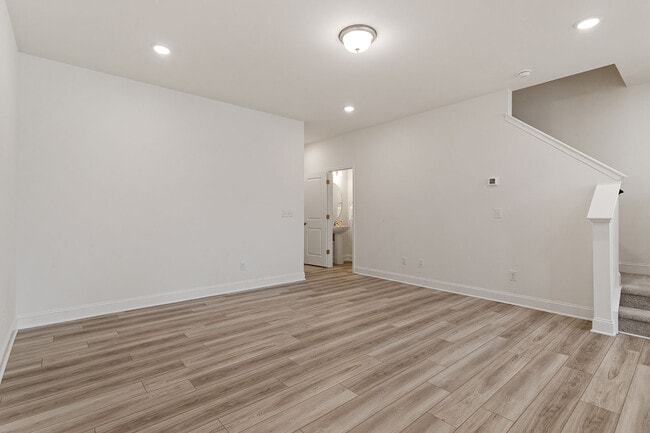 Building Photo - 30 Snowshill St