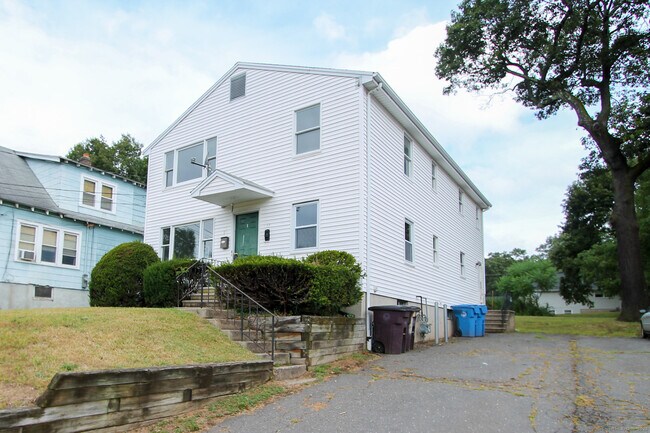 Building Photo - 17 Pinehurst Ave