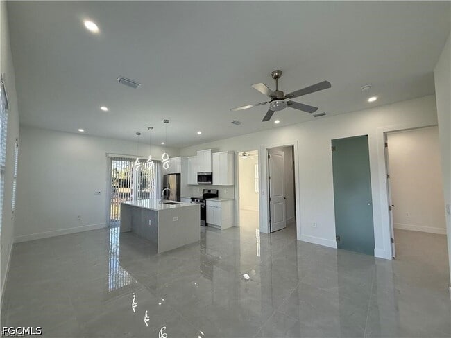 Building Photo - 207 W 15th St