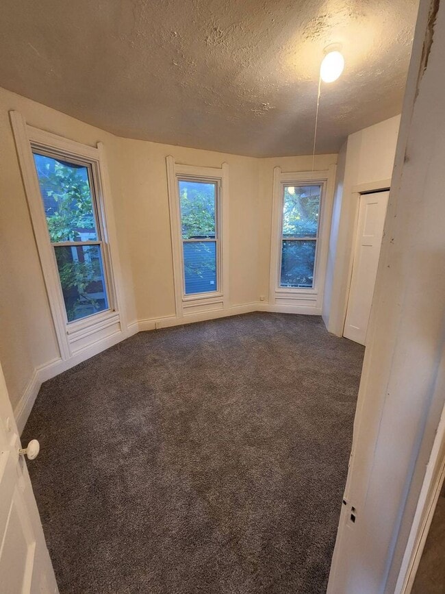 Building Photo - 2186 E 89th St