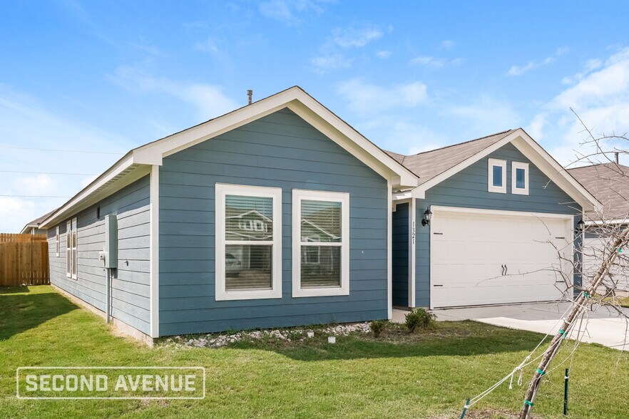 Building Photo - 1321 Woodwinds Dr