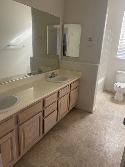 Building Photo - 3908 Hidden Grove Ln