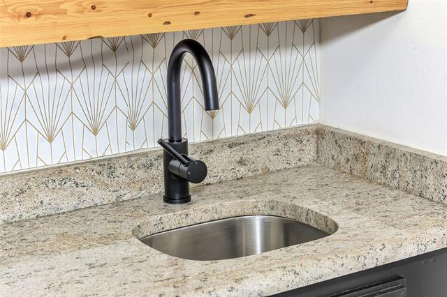 Building Photo - 7906 Royal Ln