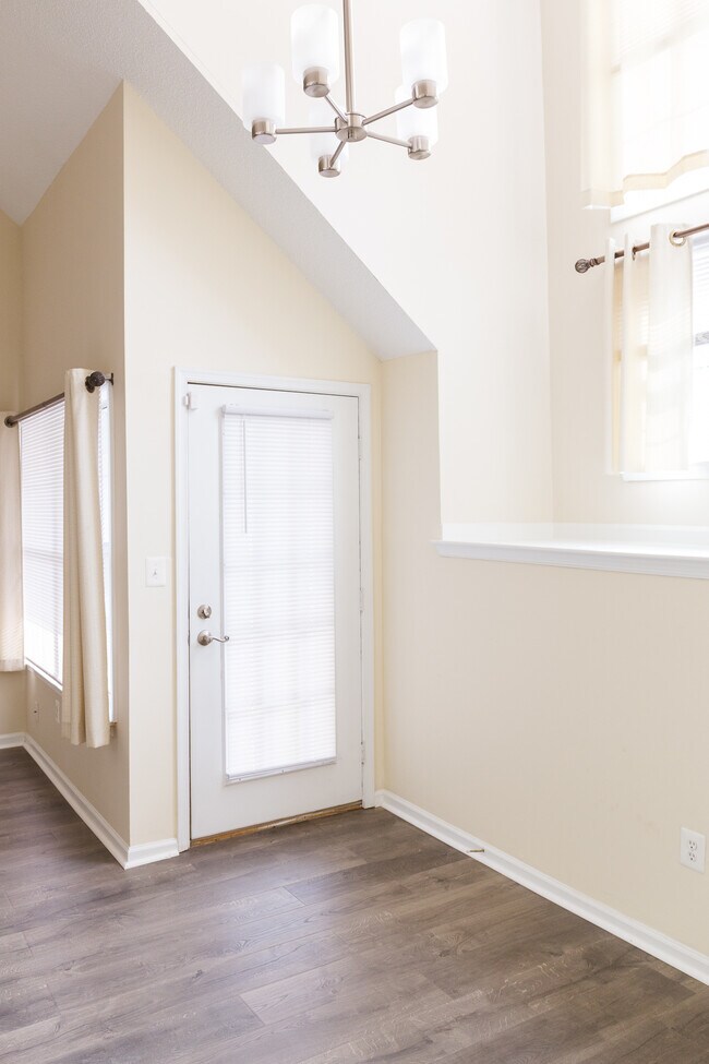 Building Photo - 14049 Vista Drive