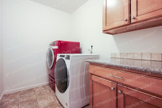 Building Photo - 13640 SE Madena Way