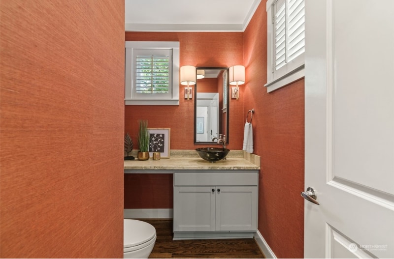 Building Photo - 1340 Bellevue Way SE