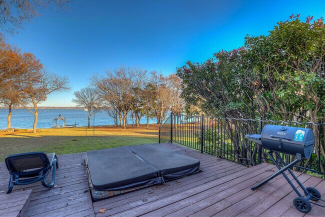 Building Photo - 8402 Columbia Dr