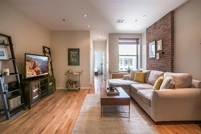 Building Photo - 214 Park Ave