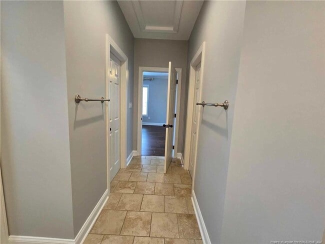 Building Photo - Rental in gated Gates Four!