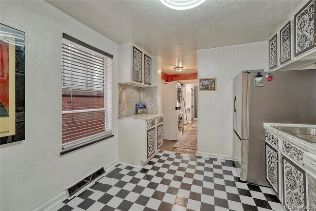 Building Photo - 1026 Inca St