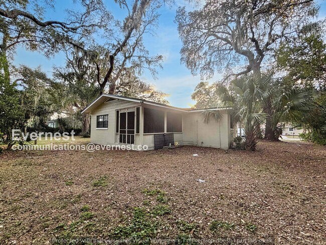 Building Photo - Spacious Home with Modern Amenities and Carport Parking