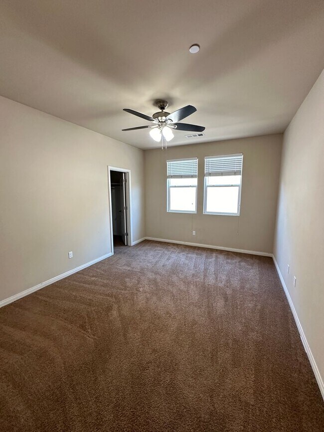 Building Photo - Beautiful House in gated community w/ Solar!