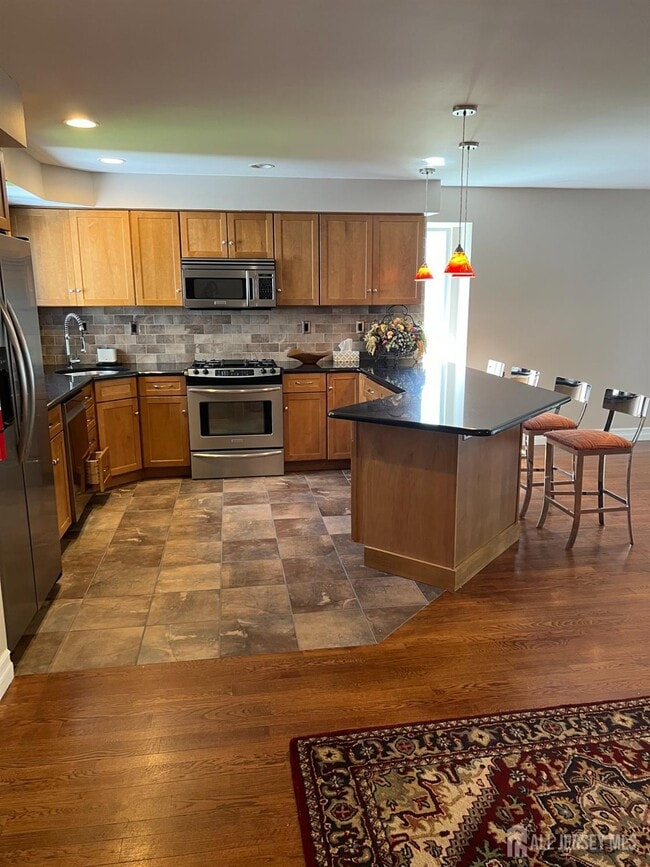 Building Photo - 511 Chanticleer
