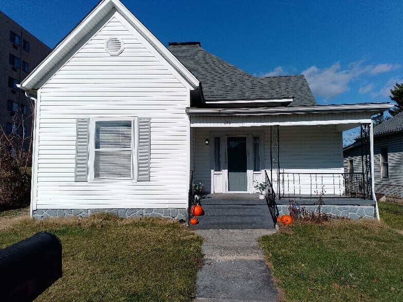 Primary Photo - 216 Wilson Ave