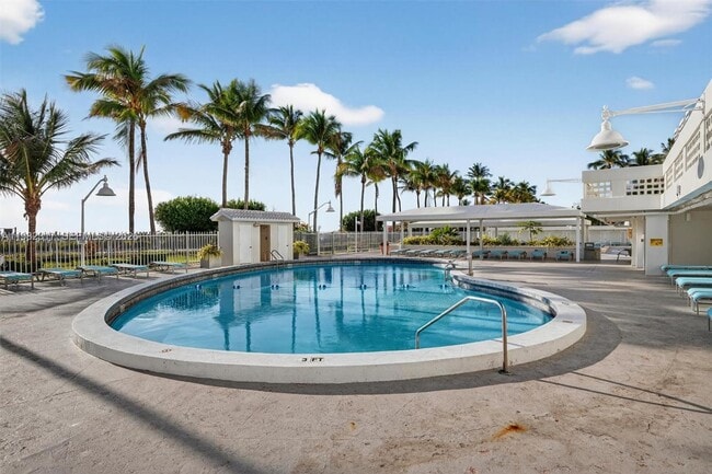 Building Photo - 2899 Collins Ave