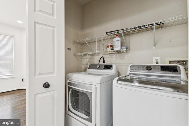 Building Photo - 10111 Tulip Tree Dr