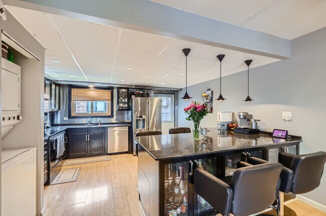 Building Photo - 953 N Rohlwing Rd