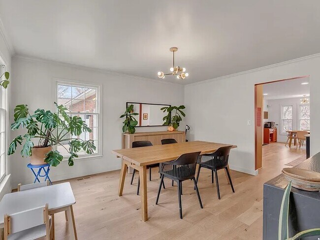 Building Photo - 1304 Lawrence Ave