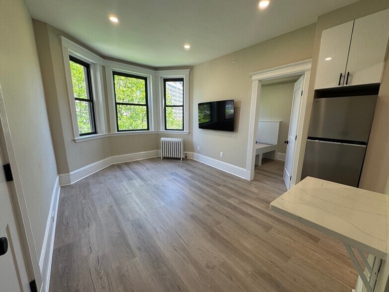 Building Photo - 14 Edgerly Rd