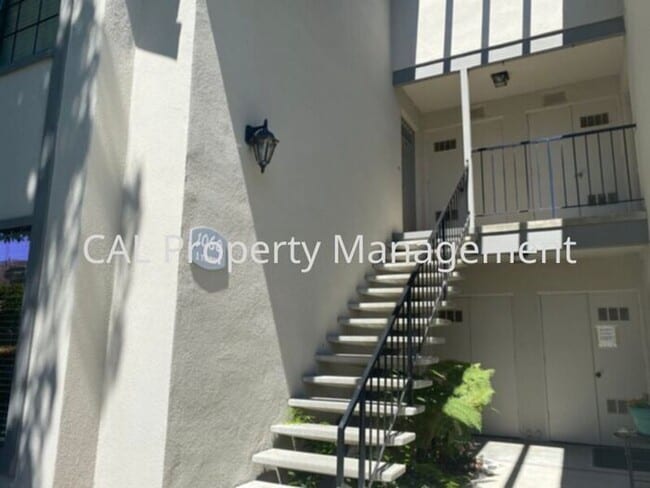 Building Photo - Upper level 2 bedroom & 1 bathroom condomi...