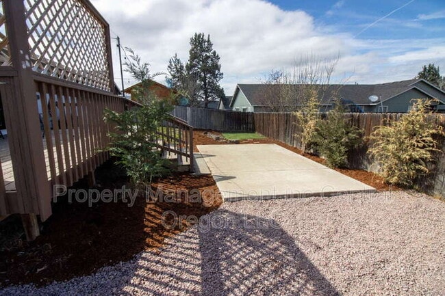 Building Photo - 2827 SW Pumice Ave