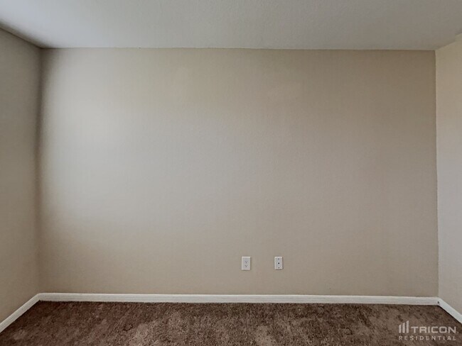 Building Photo - 425 Palomino Stand Dr