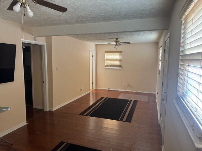 Building Photo - 2849 Gardenia Dr SE