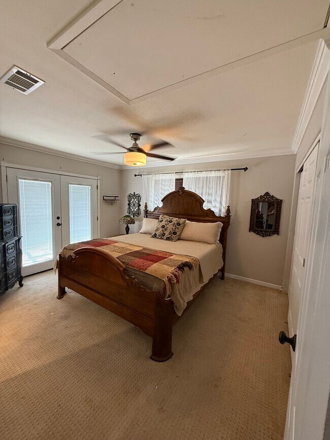 Building Photo - NEW ON MARKET